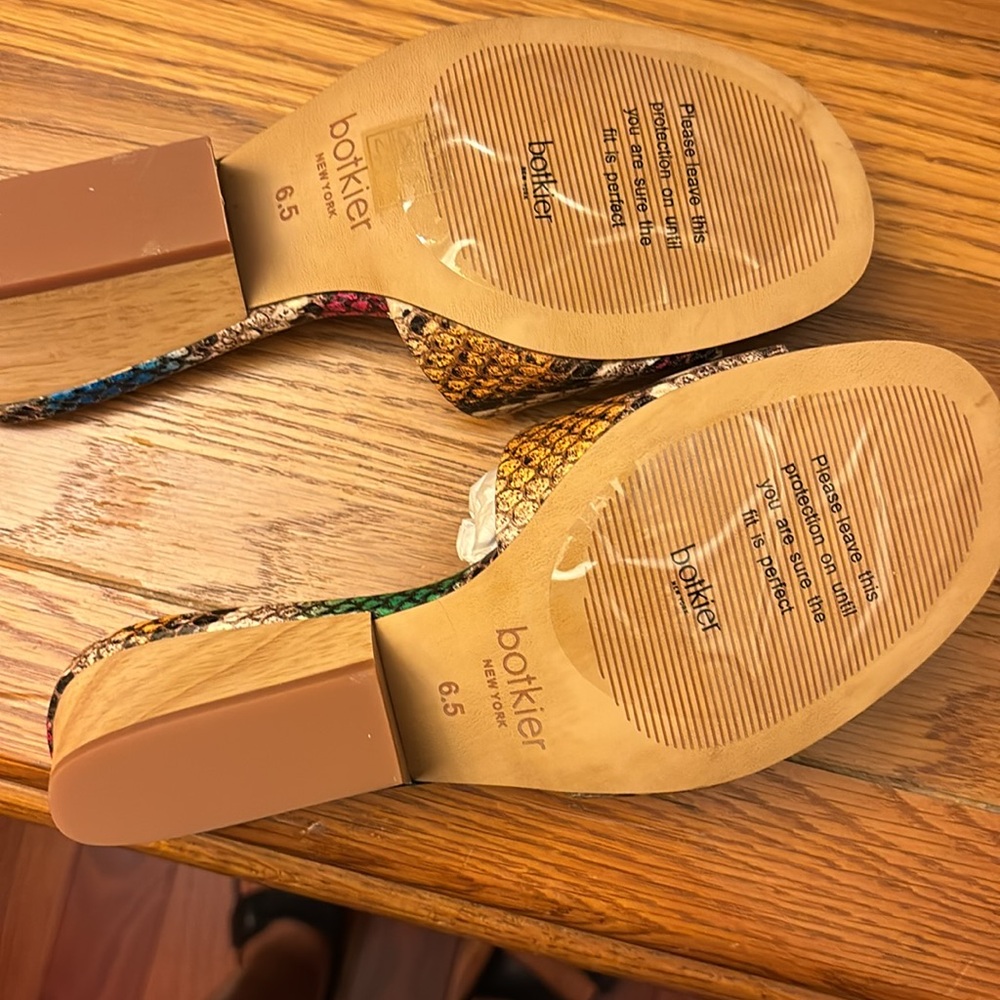 NIB Boltkier Carlie Colorful Snakeskin mules with low heel. - Picture 6 of 6